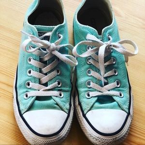 Turquoise converse!